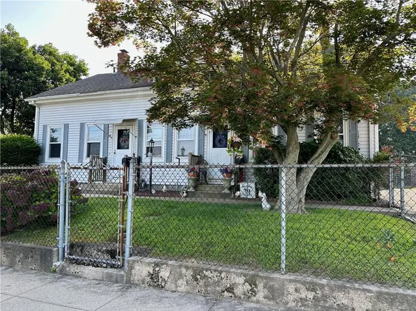 38 Border St, West Warwick, RI 02893