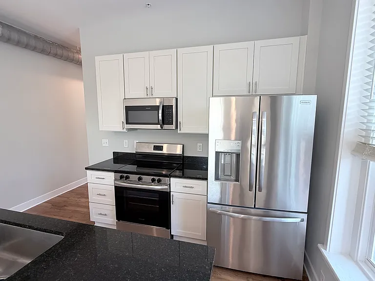 310 W 31st St #118 — Photo 5