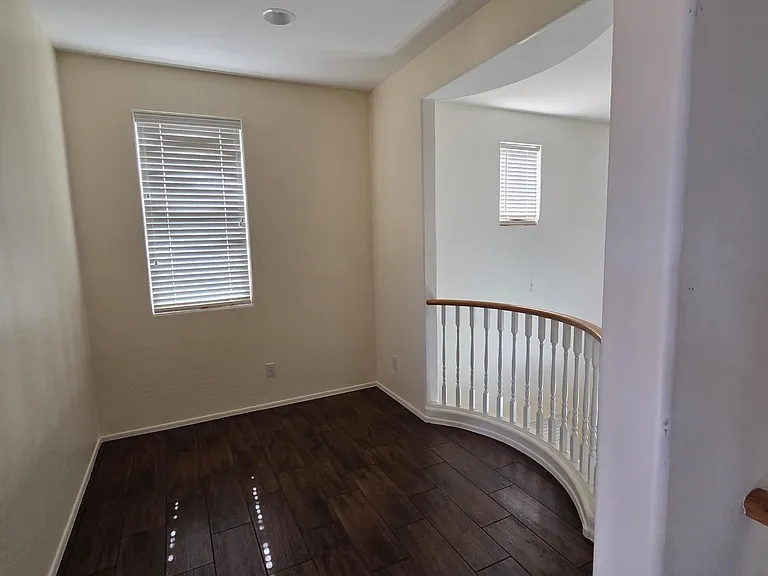2709 W Redwood Ln — Photo 16