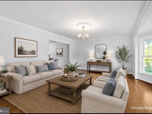 3rd image of 25 Whittingham Cir