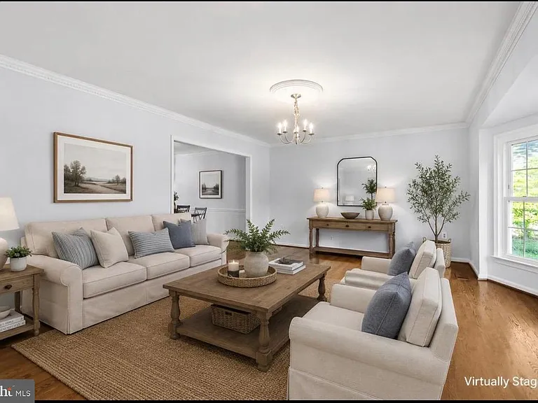 25 Whittingham Cir — Photo 3