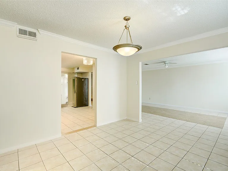 2114 Greenbriar Colony Dr — Photo 9