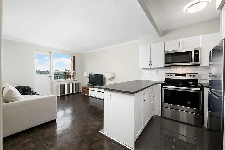 286 Finch Ave W