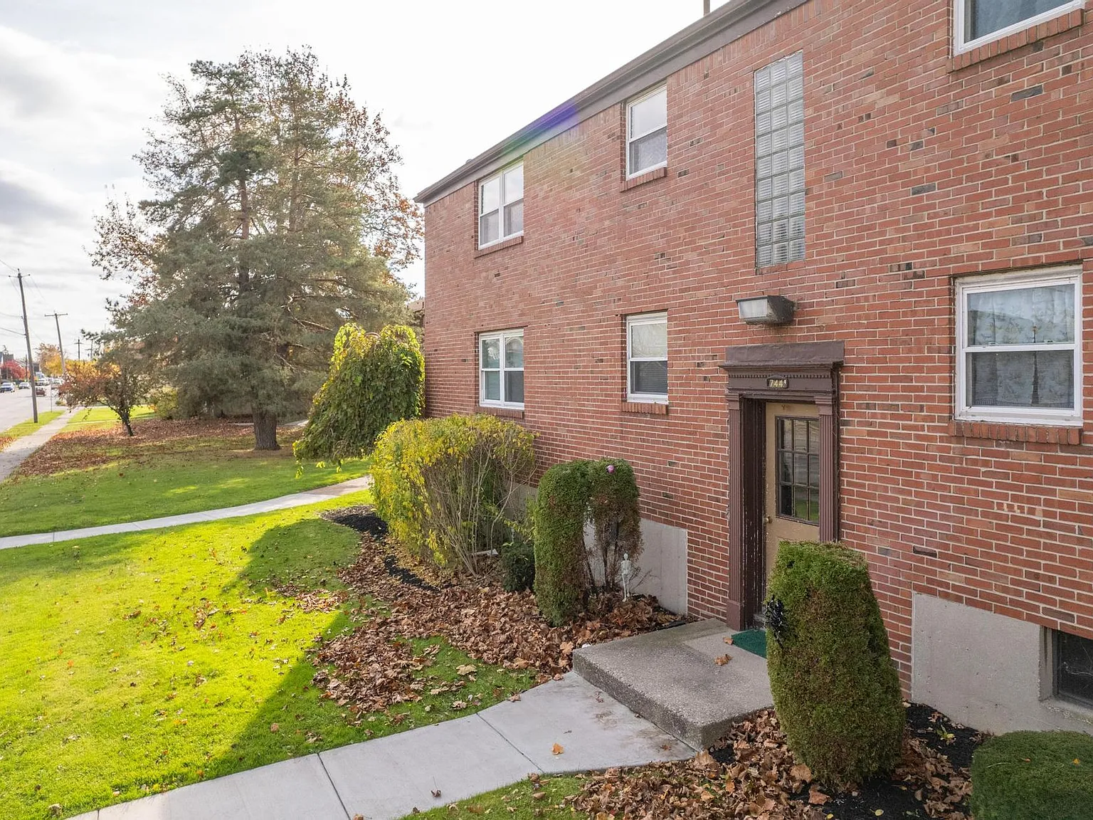 Englewood Apartments — Photo 2