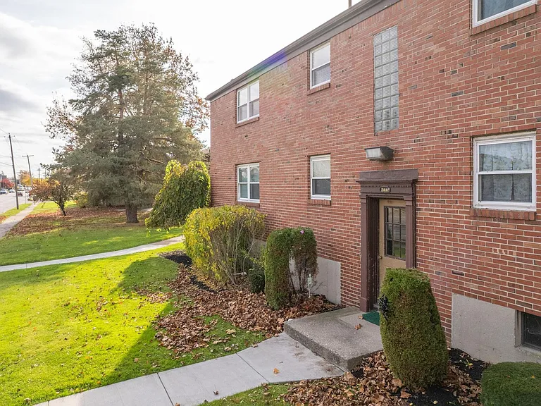 Englewood Apartments — Photo 2