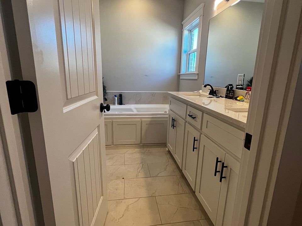 2nd image of 211 Overcup Dr