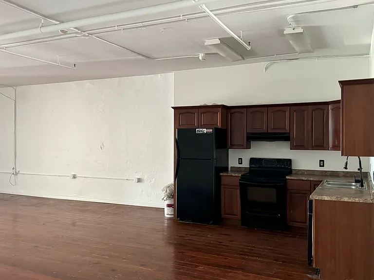 225 N Peters St — Photo 6