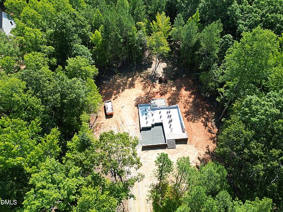 3rd image of 445 Terry Rd