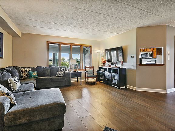 5th image of 9735 Mill Dr E APT E1