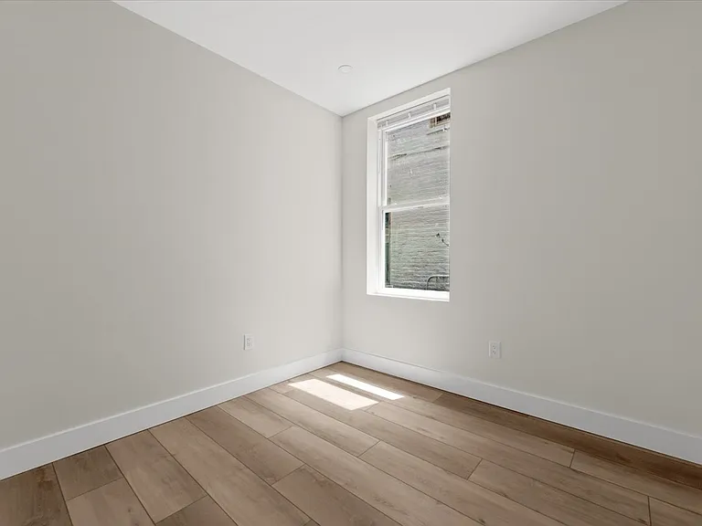 910 E 226th St #1 — Photo 7