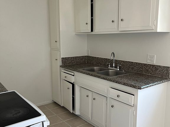 5th image of 1001 N Van Ness Ave #8H