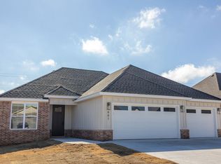 881 Pinnacle St, Prairie Grove, AR 72753