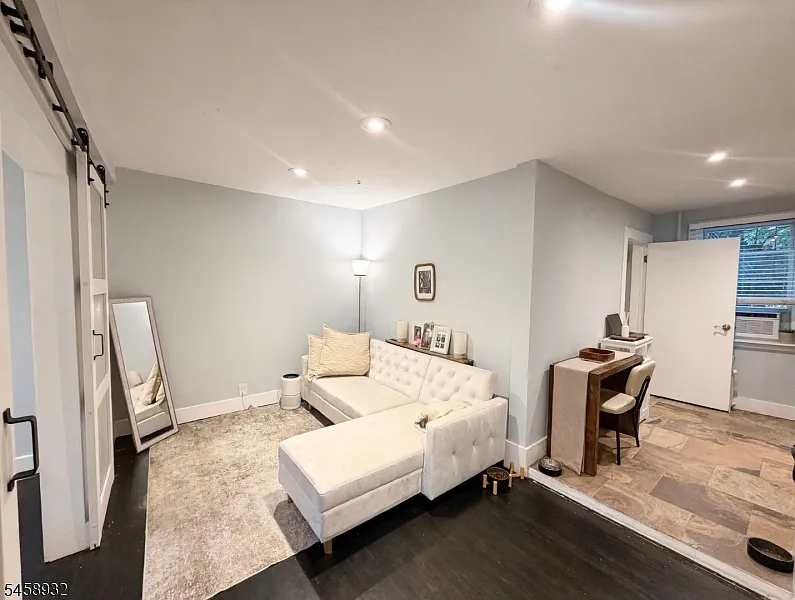 2 bed, 1.0 bath, $2,750 — Photo 3