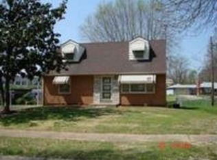 30 Godfrey Ln, Saint Louis, MO 63135