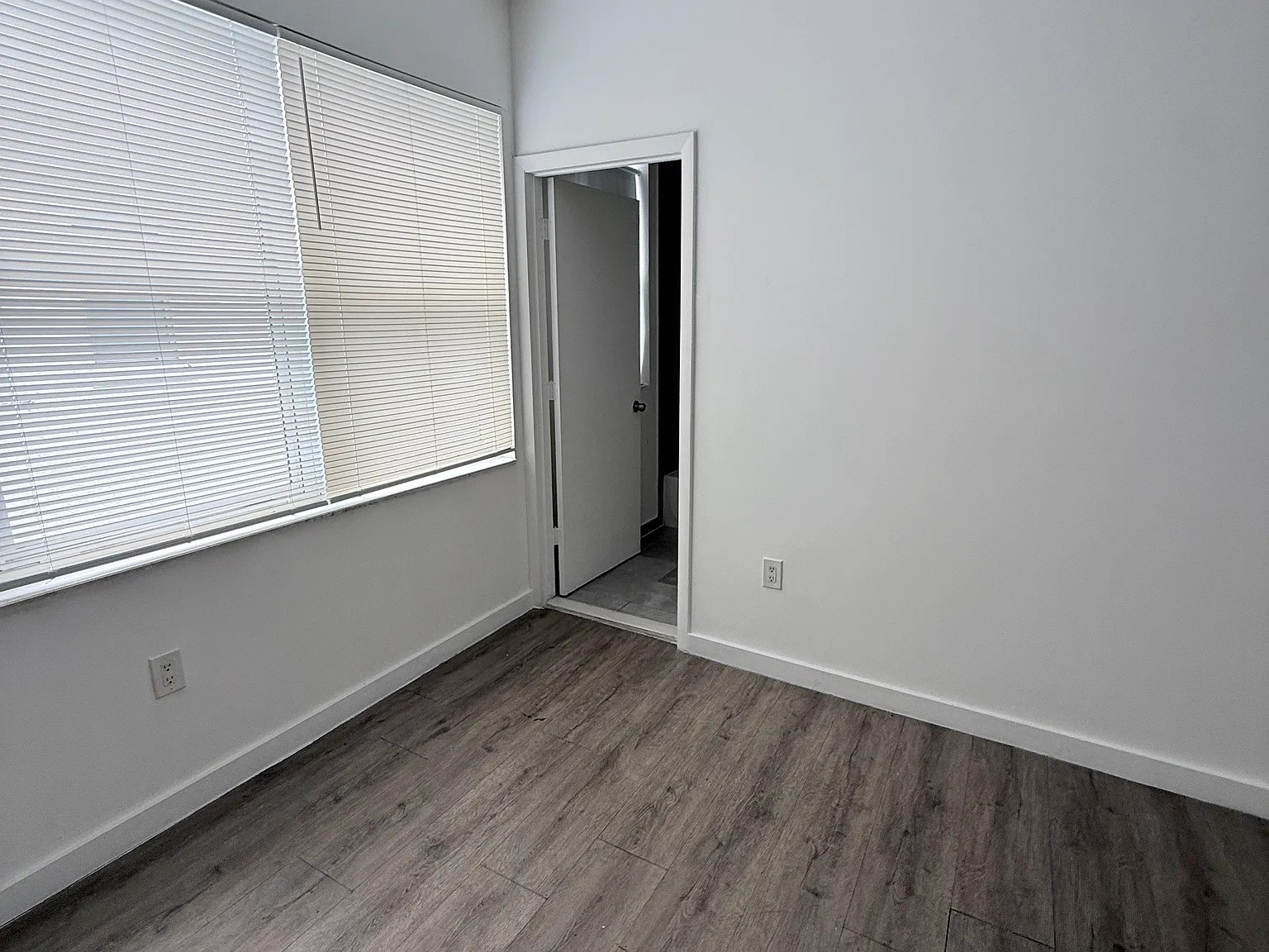 Studio, 450 sqft, $1,400 — Photo 3