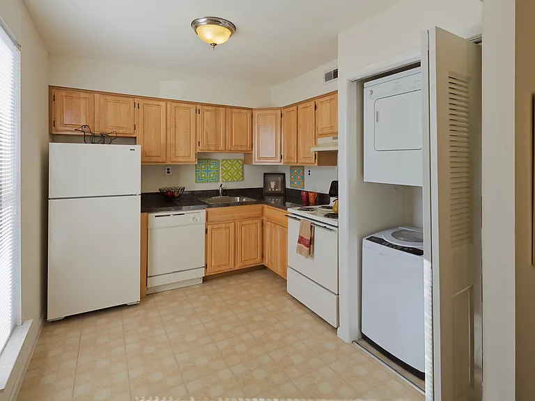 Kingswick Apartments — Photo 38