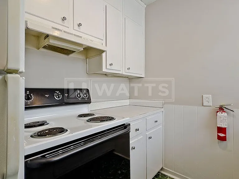 1905 Courtney Dr — Photo 6