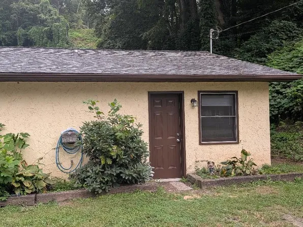 42 Camden Pl APT D, Sylva, NC 28779