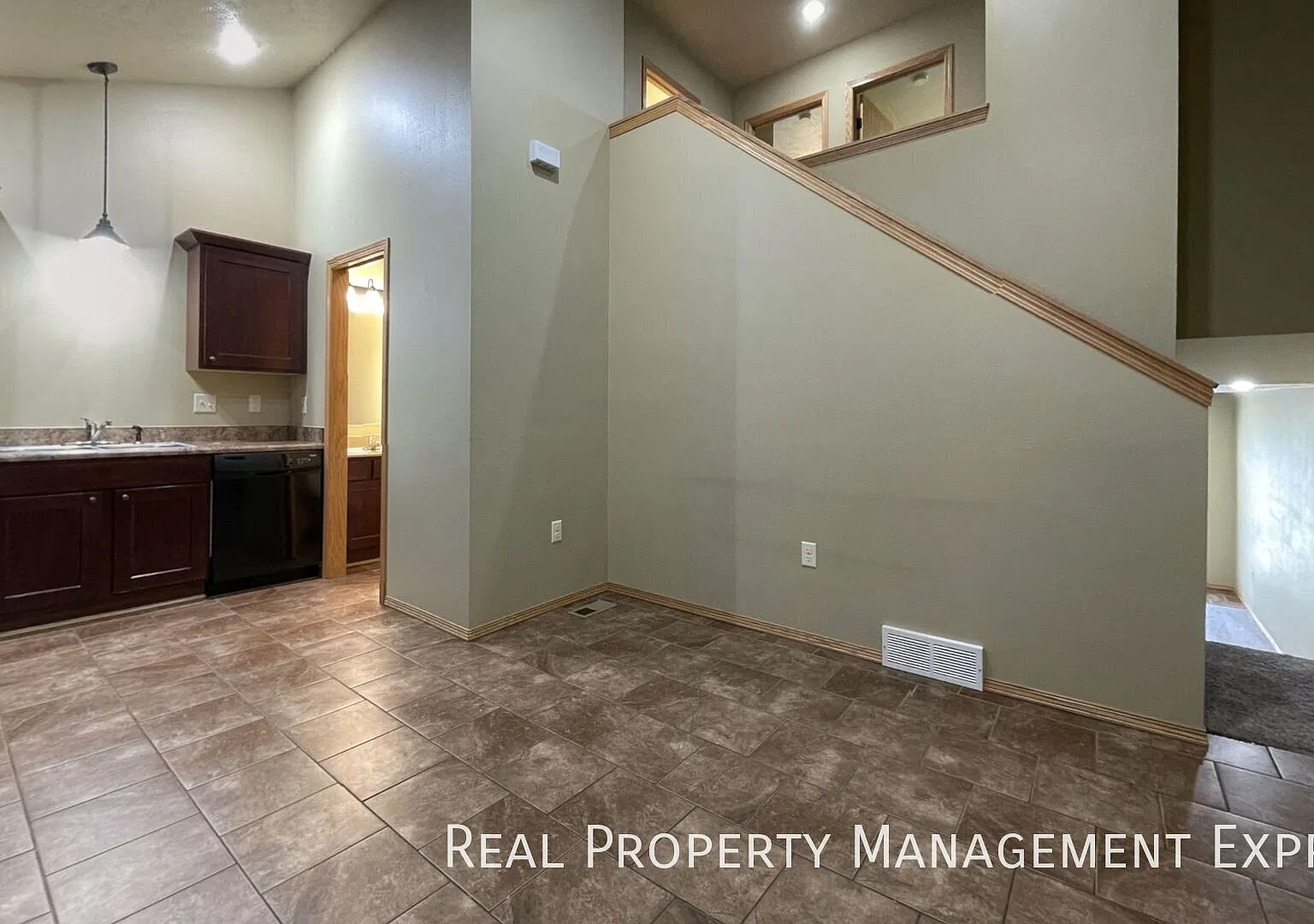 2 Bedroom 1.5 Bathroom Townhome w/ Patio and Double Stall Attached Garage! — Photo 3