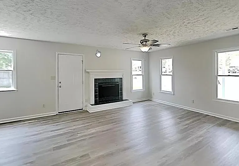 6324 Chagrin Rd — Photo 3