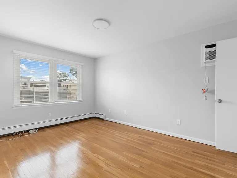 226 Webster Ave #2 — Photo 8