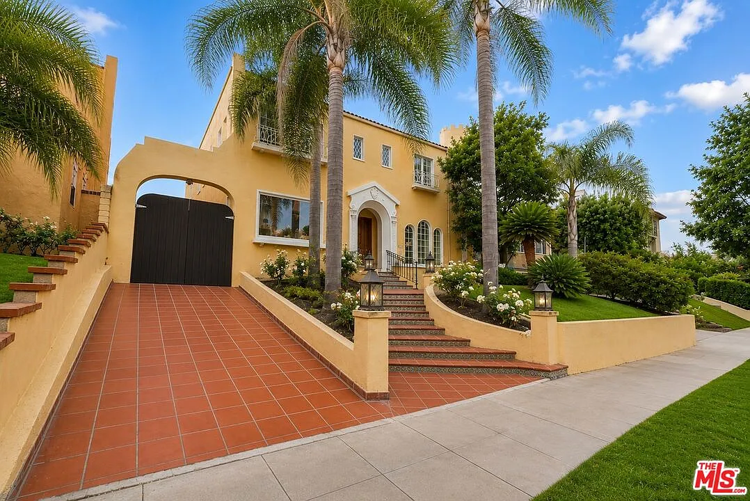 6 bed, 5.0 bath, 4238 sqft, $19,000 — Photo 1