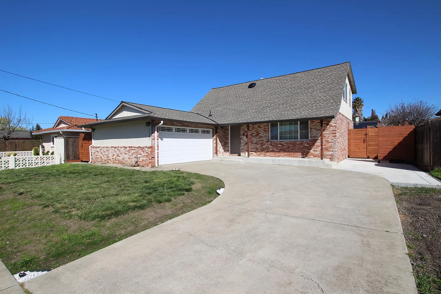 36334 Christine St photo 1