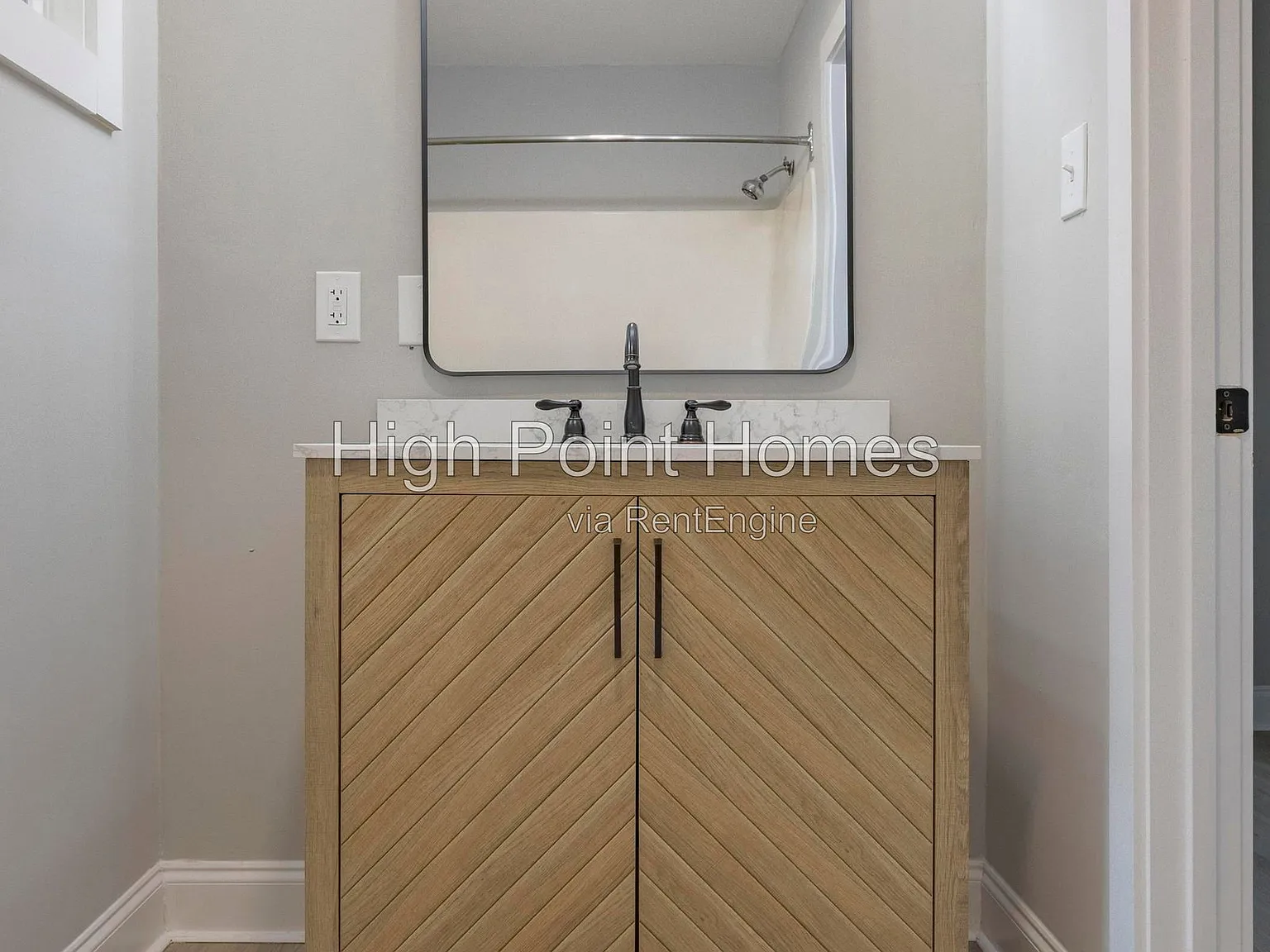 2 bed, 1.0 bath, 930 sqft, $1,185 — Photo 3