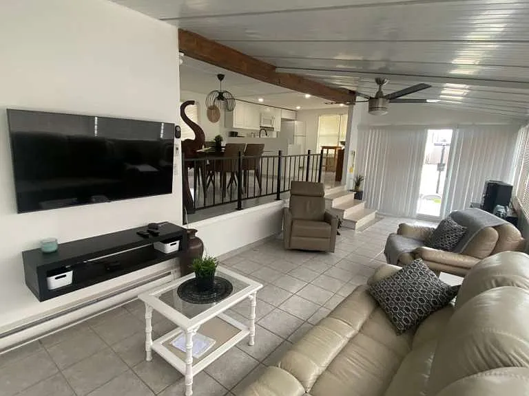 219 W Lake Dr — Photo 5