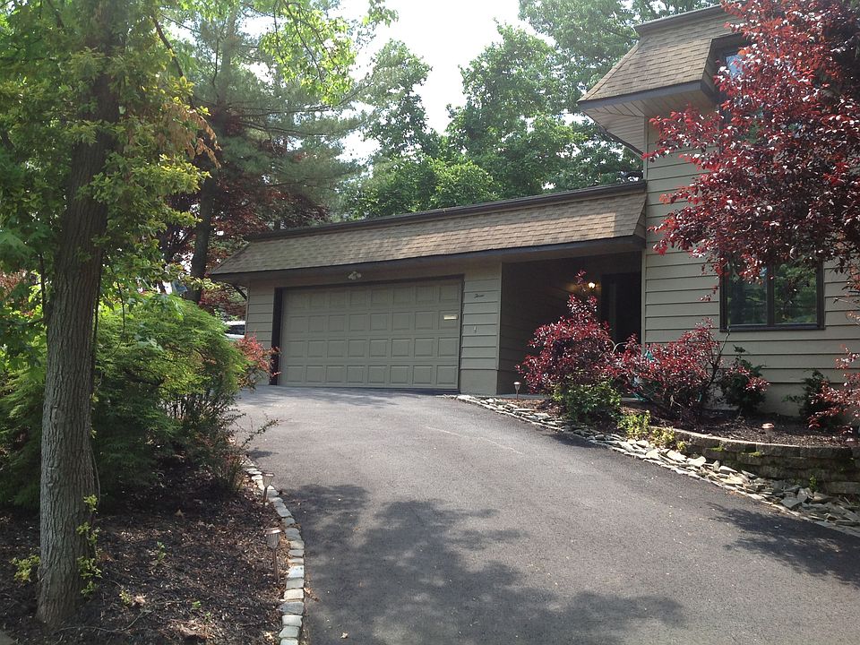 circular driveway