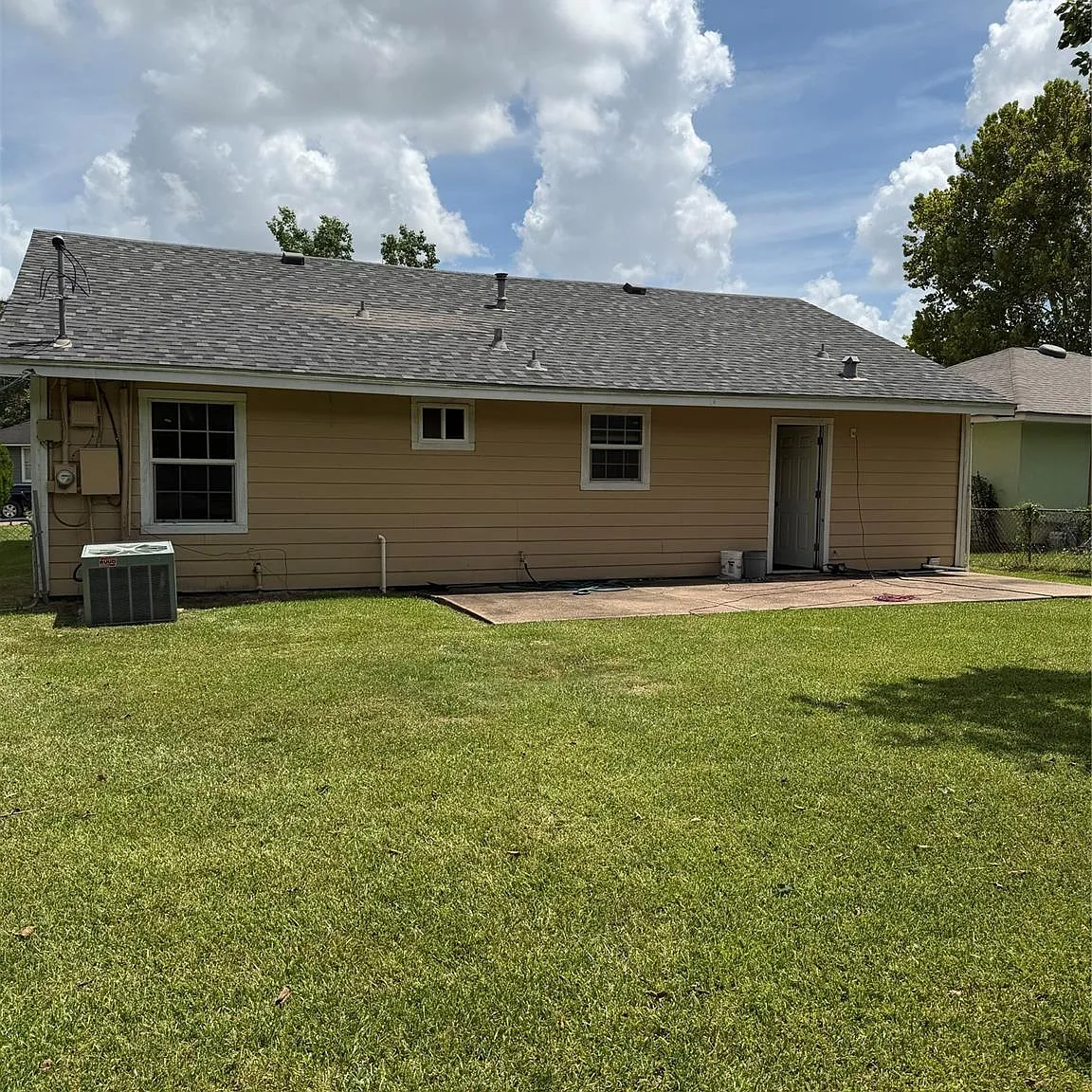 3 bed, 1.0 bath, 910 sqft, $1,650 — Photo 3