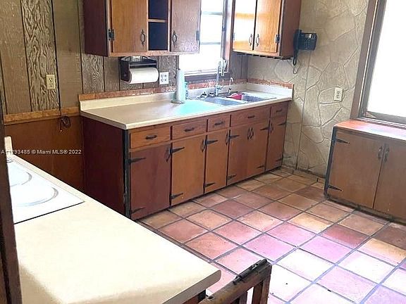 4th image of 2913 Riverland Rd