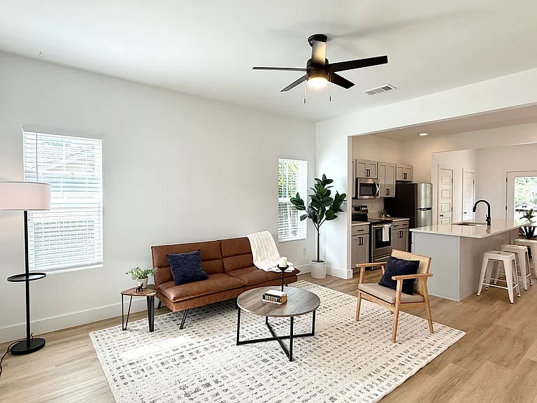 530 Raymond St — Photo 3