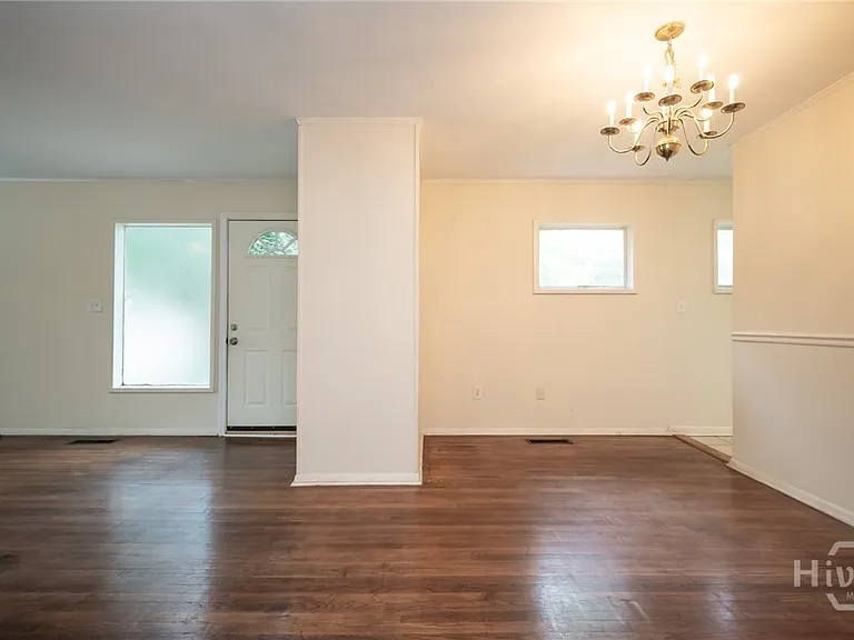175 Habersham Way — Photo 8