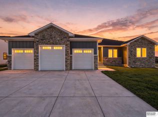 9520 Delano Dr, Lincoln, NE 68516