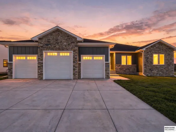 9520 Delano Dr, Lincoln, NE 68516