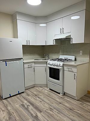 3rd image of 5 Eldridge St Floor 2