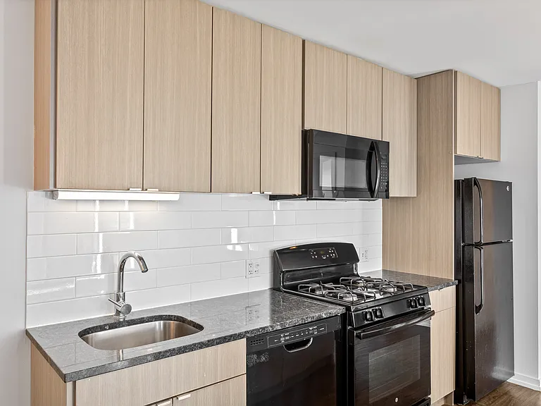 5411.5 N Winthrop Ave #524 — Photo 4