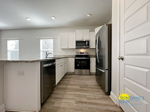 4th image of 1014 McLaren Cir