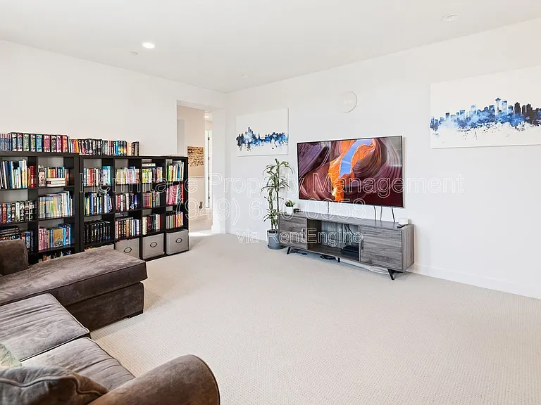 61 Furlong — Photo 22