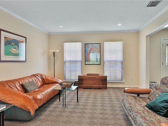 5th image of 625 Riverpark Cir
