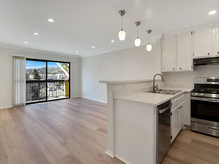 RENOVATED 1 BED 1 BATH - UNIT #309 TOP FLOOR