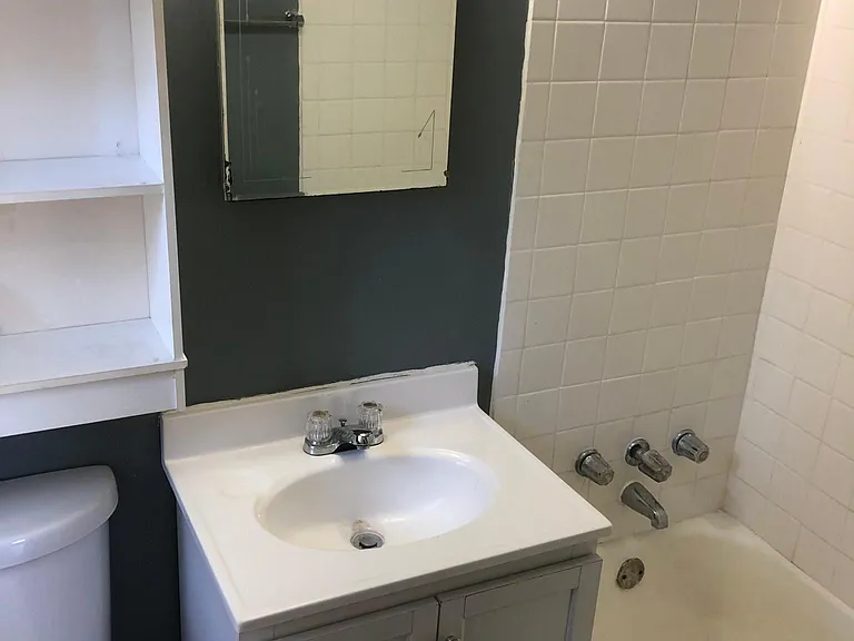 957 N Main St #8 — Photo 6