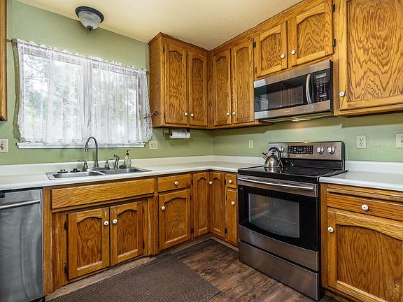 4th image of 17980 Chapel Hill Ct