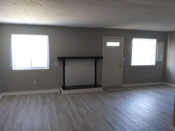3rd image of 4028 Lake Ridge Cir