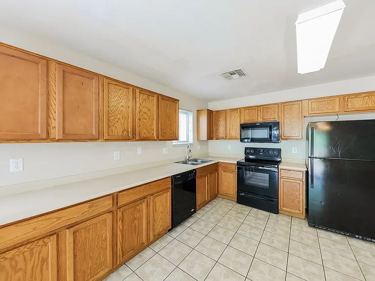 7222 S 37th Dr — Photo 9
