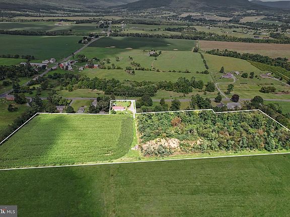 3rd image of 1482 Center Rd