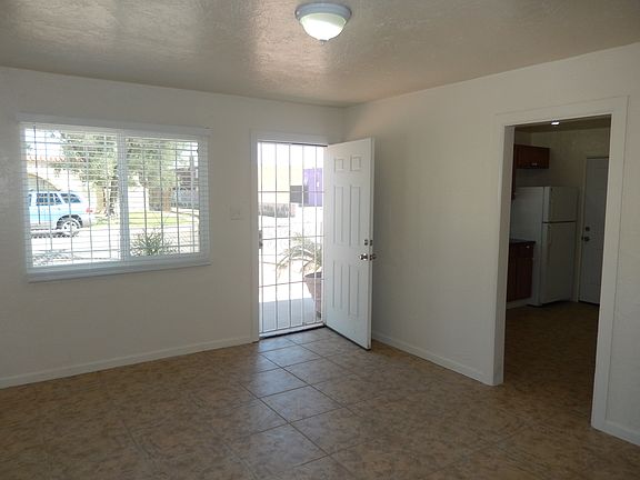 Front Entry-Family Room
