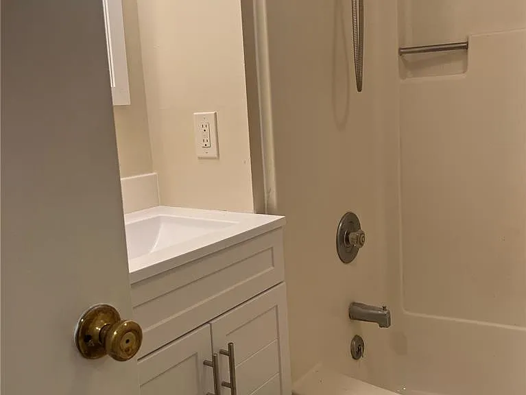 526 Broad St #3 — Photo 10
