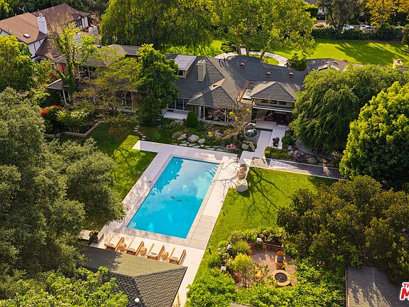 2nd image of 4816 Encino Ave